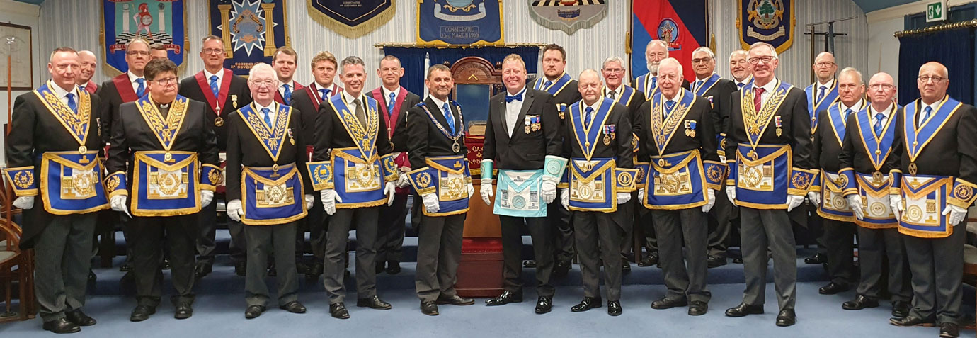 David Thomas and Andy Greenlees (centre), surrounded by grand and acting Provincial grand officers.