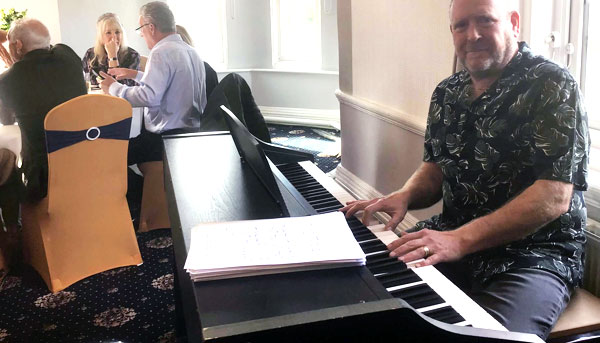 Gary Fletcher entertaining on the piano.