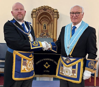 Malcolm Ball (left) congratulates Walter Lyon on taking the WM’s chair.