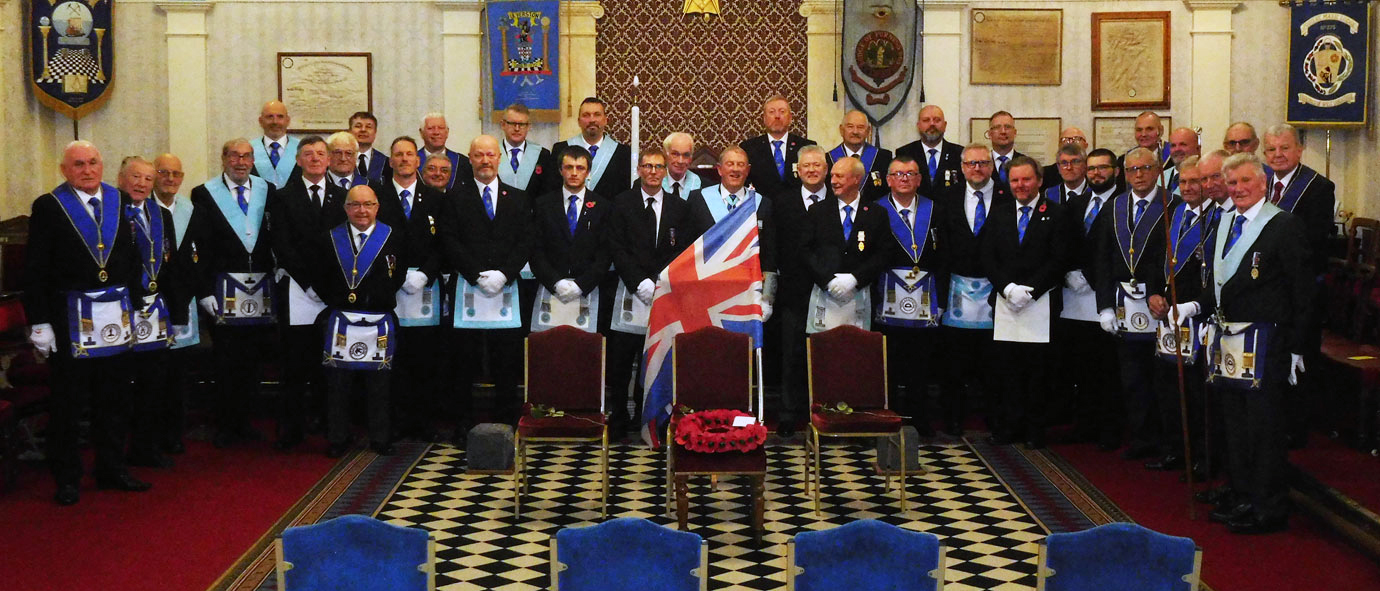 The assembled brethren pictured with the remembrance tableau.