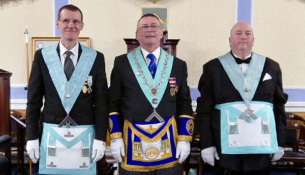 Pictured from left to right, are: Paul Easton, Gordon Major (WM) and Peter Wright.