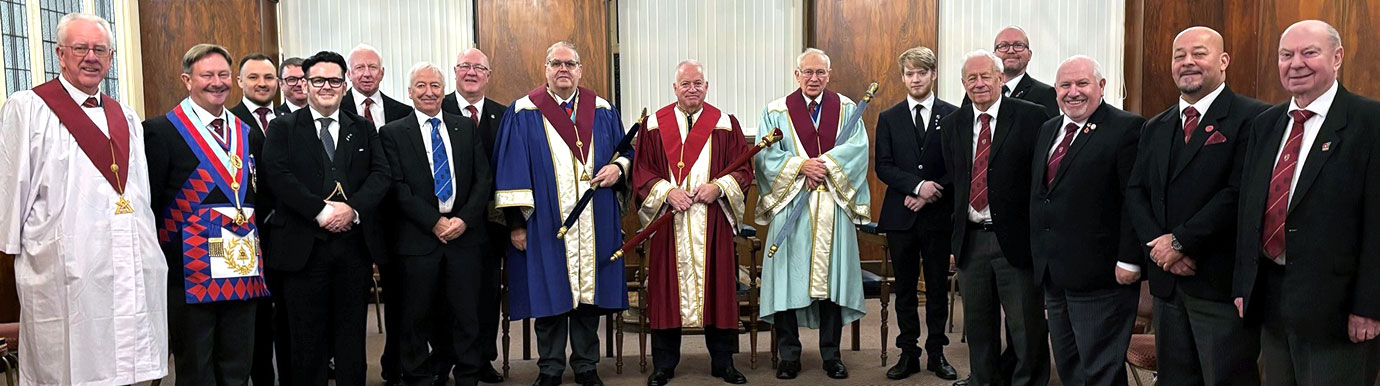 Non-Royal Arch Masons with Carnarvon Chapter companions and guests.