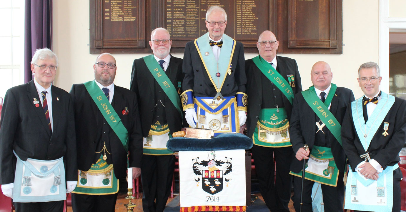 Alan Ruthven (left), with Damien McKeand (right) and Trevor Partington (centre) with the Scottish Masons either side. Alan Ruthven (left), with Damien McKeand (right) and Trevor Partington (centre) with the Scottish Masons either side.