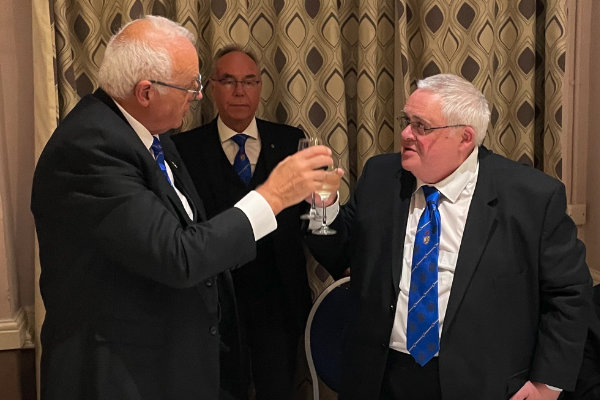 John Reynolds (left) takes wine with Graeme Scott.