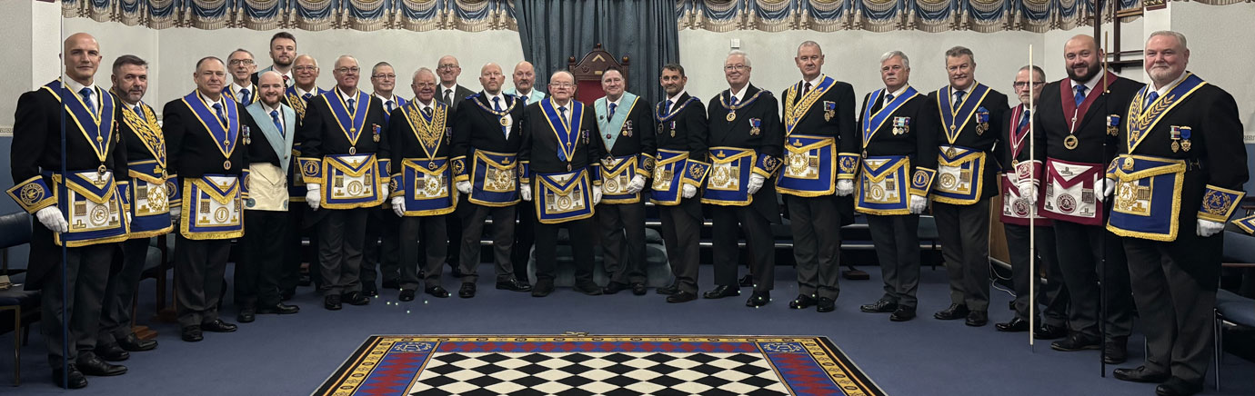Malcolm Bell Snr flanked by guests, grand, Provincial and acting Provincial grand officers.
