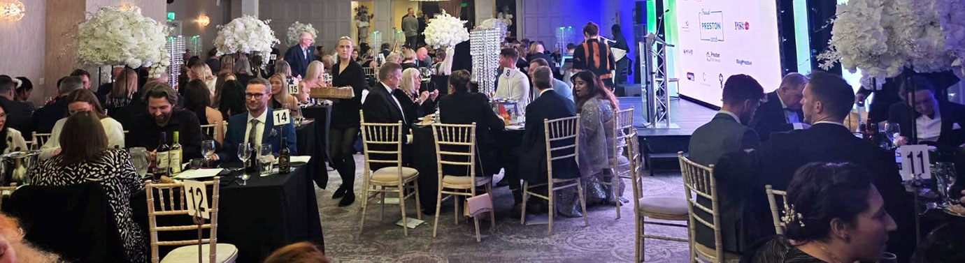 A crowded banquet suite. A crowded banquet suite.