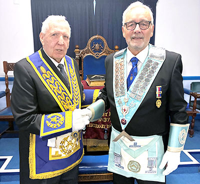 Roy Ashley (left) congratulates Nigel Ainsworth.