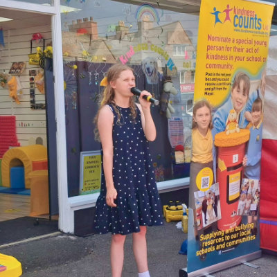 15 year old Hannah Walker entertains the community with her beautiful singing. 15 year old Hannah Walker entertains the community with her beautiful singing.