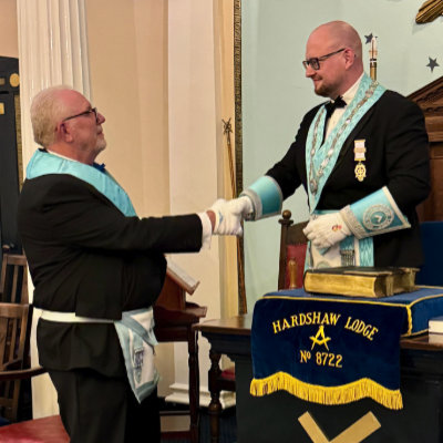 Tim Edwards (left) shaking hands with Jonathan Edwards. Tim Edwards (left) shaking hands with Jonathan Edwards.